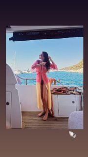 Basak Parlak feet photo thumbnail