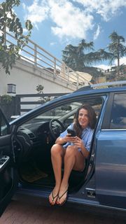 Basak Parlak feet photo thumbnail