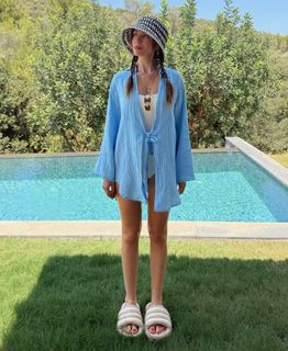 Basak Parlak feet photo thumbnail