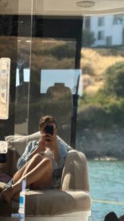 Basak Parlak feet photo thumbnail