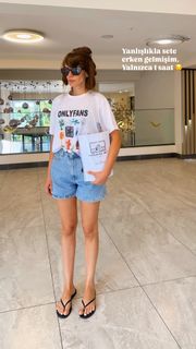 Basak Parlak feet photo thumbnail