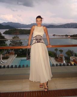 Basak Parlak feet photo thumbnail