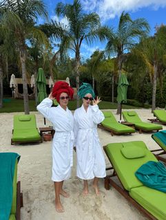 Basak Parlak feet photo thumbnail