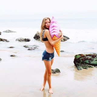 Baskin Champion feet photo 2
