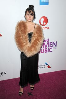 Bea Miller feet photo 17