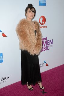Bea Miller feet photo 15
