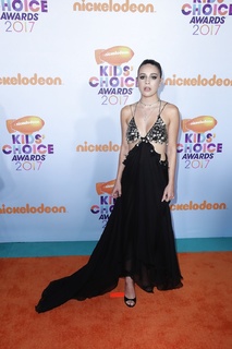 Bea Miller feet photo 3