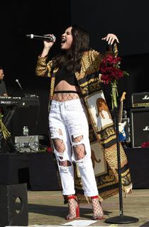 Bea Miller feet photo 14