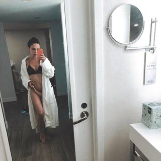 Bea Miller feet photo 1