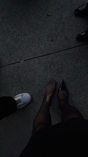 Beabadoobee feet photo thumbnail