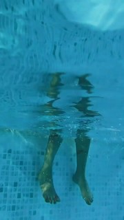 Beabadoobee feet photo thumbnail