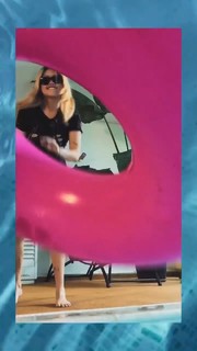 Beabadoobee feet photo thumbnail