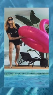 Beabadoobee feet photo thumbnail