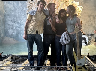 Beabadoobee feet photo thumbnail