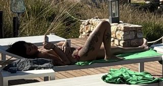Beabadoobee feet photo thumbnail