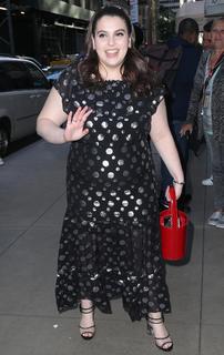 Beanie Feldstein feet photo 15