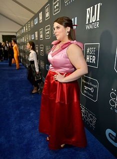 Beanie Feldstein feet photo 6
