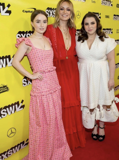 Beanie Feldstein feet photo 19