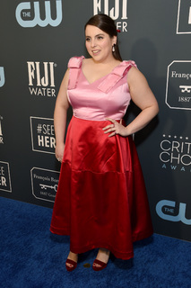 Beanie Feldstein feet photo 13