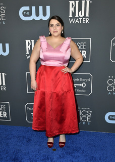 Beanie Feldstein feet photo 11