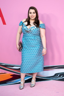 Beanie Feldstein feet photo 9