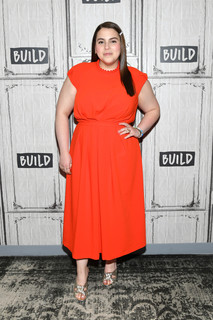 Beanie Feldstein feet photo 5