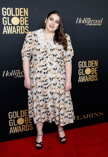 Beanie Feldstein feet photo 2