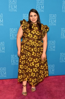 Beanie Feldstein feet photo 1