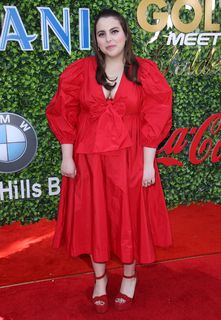 Beanie Feldstein feet photo 11