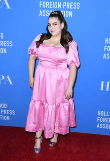 Beanie Feldstein feet photo 5