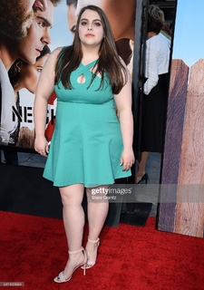 Beanie Feldstein feet photo 2