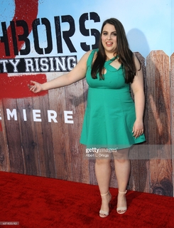 Beanie Feldstein feet photo 1