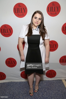 Beanie Feldstein feet photo 16