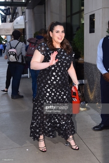 Beanie Feldstein feet photo 14