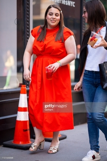 Beanie Feldstein feet photo 8