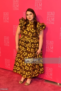 Beanie Feldstein feet photo 6