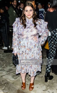 Beanie Feldstein feet photo 5