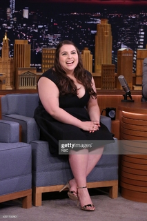 Beanie Feldstein feet photo 2
