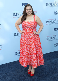 Beanie Feldstein feet photo 7