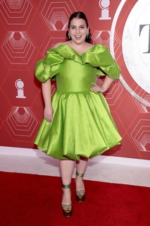 Beanie Feldstein feet photo 4