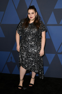 Beanie Feldstein feet photo 17