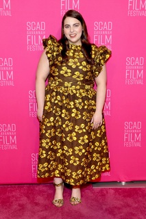 Beanie Feldstein feet photo 15