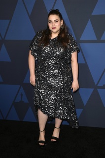 Beanie Feldstein feet photo 14