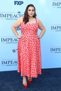 Beanie Feldstein feet photo 11