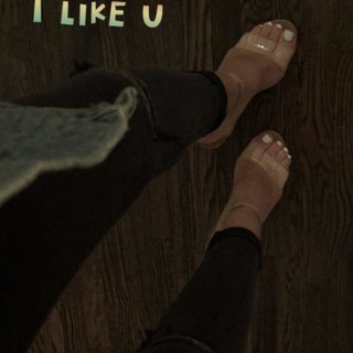 Beatrice Bouchard feet photo 8