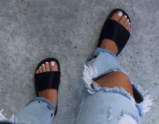 Beatrice Bouchard feet photo 2