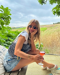 Beatrice Bouchard feet photo 15