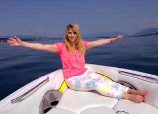 Beatrice Egli feet photo thumbnail
