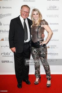 Beatrice Egli feet photo thumbnail