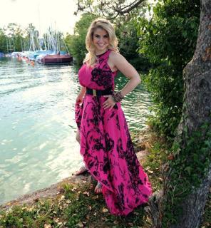 Beatrice Egli feet photo thumbnail